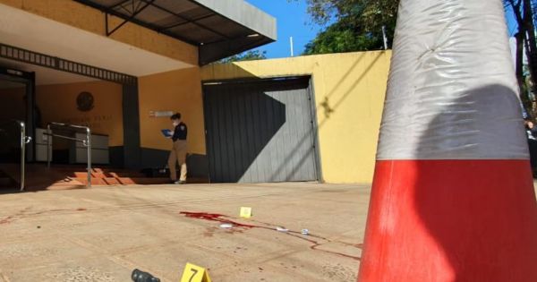 Balleada Woman in Brazilian Consulate in Ciudad del Este - Mercopress