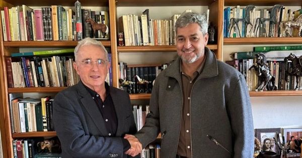 Bývalí prezidenti Abdo a Uribe analyzují latinskoamerické problémy