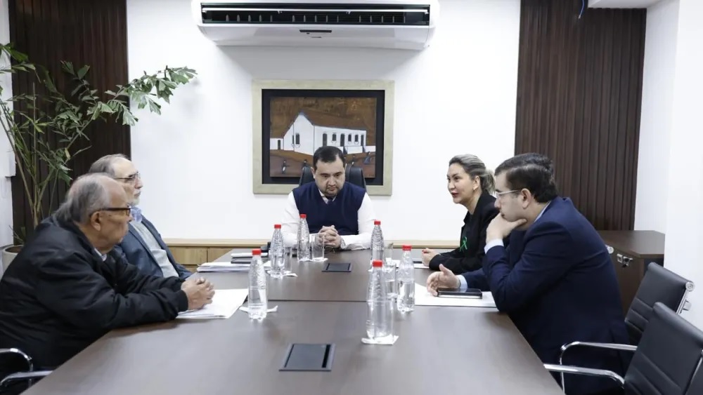 Zaměstnanci a zaměstnavatelé si udržují protichůdné pozice při vyjednávání o minimální mzdě